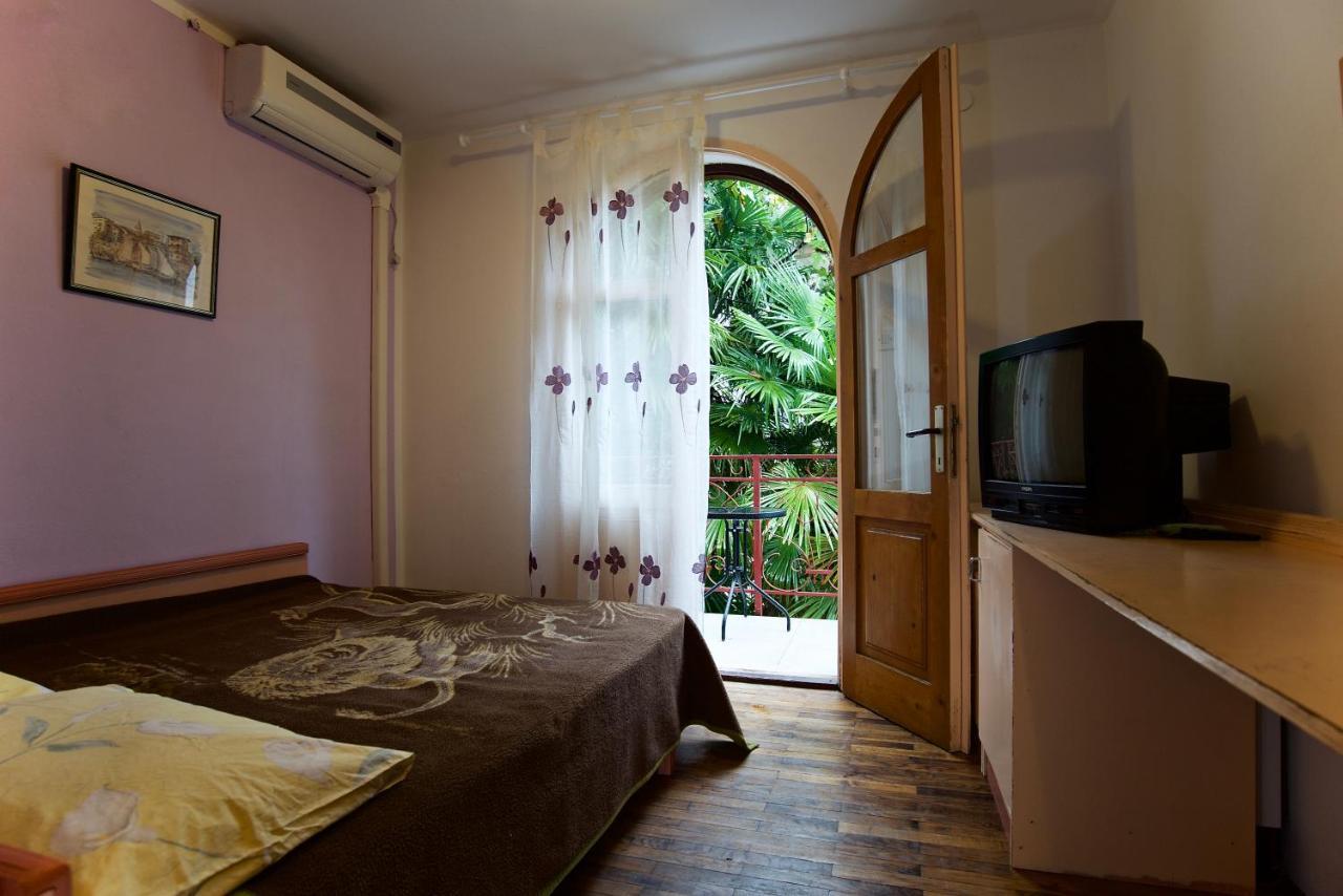 Romantic Room With Balcony Ловран Экстерьер фото